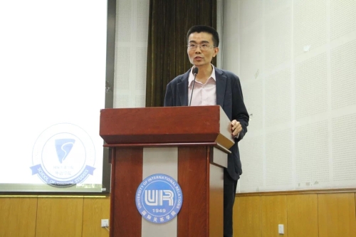 外语公司党总支副书记刘理鼎老师为大会致辞